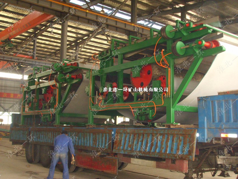 正在發(fā)往用戶(hù)現場(chǎng)的帶式壓濾機